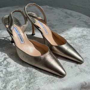 Manolo Blahnik champagne sling back pump. Made in Italy. Size 7 - EU 37.5